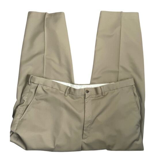 Haggar Mens Pants 44x30 Khaki Straight Leg Business Casual Neutral Travel Basics - Picture 4 of 12